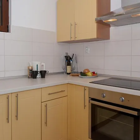 2 Bedr. Flat Krasici شقة